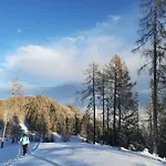 Dreibubenhaus. בקתה *