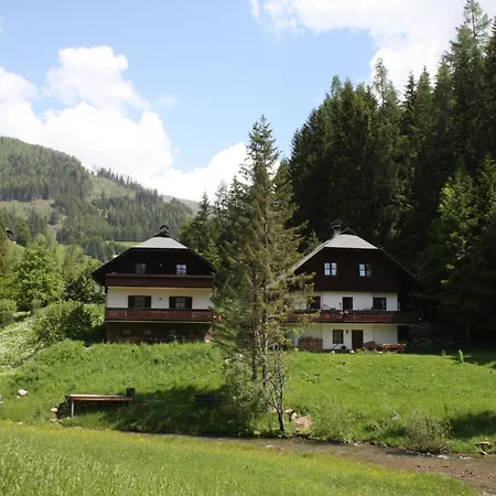 Domek alpejski Dreibubenhaus. St. Oswald